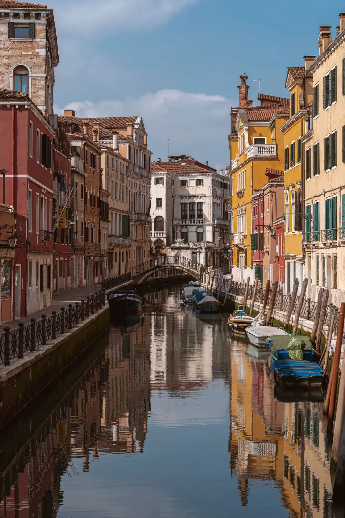 Canal et façades colorées de Venise